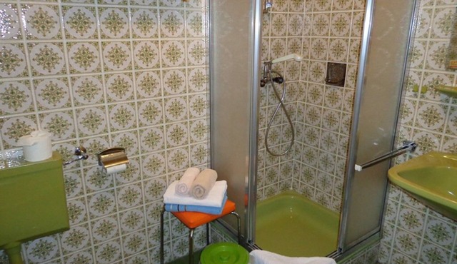 Gemütliches Mehrbettzimmer mit Panoramablick in den Hohenbogenwinkel in Neukirchen beim Heiligen Blut