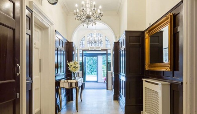 De Rougemont Manor Hotel & Suites