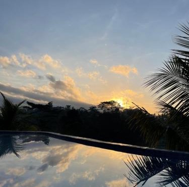 De Sila house and pool, with pool, rice terrace and clift view