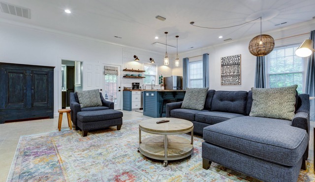 Deacon Stays: Double House at Idlewilde - Walk to WFU - Sleeps 16