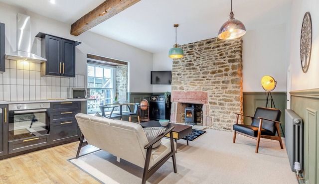 Deacons Apartment 2 - UK45212