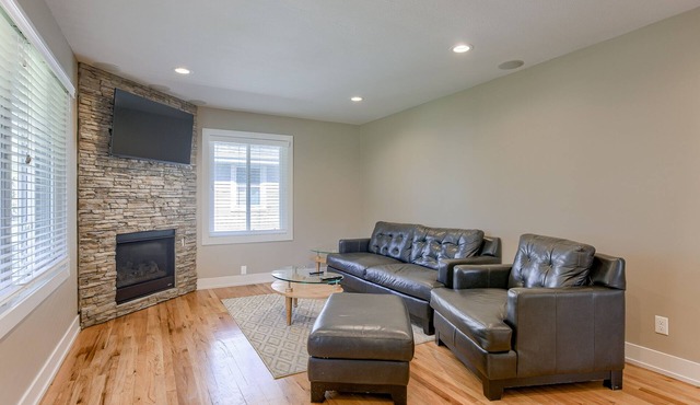 DEAL! OMAHA'S BEST MIDTOWN CHARMER- MINS TO DOWNTOWN, UNMC, CWS, ZOO, CHI CEN!