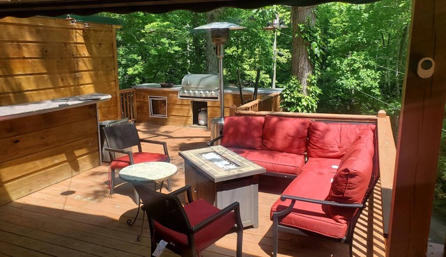 Deals Gap 3 bedroom Treehouse ON the Tail of the Dragon