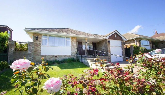 Dean Court Garden - Parking - by Brighton Holiday Lets