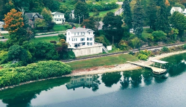 Dean Lake House