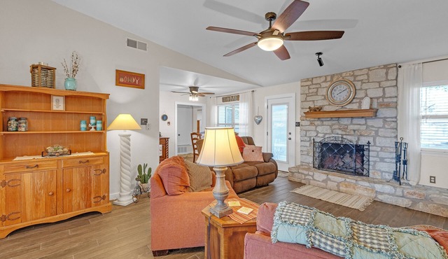 Dean's Retreat At Georgetown 3 Bedroom Home