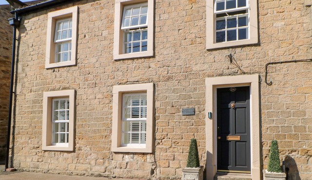 DEANERY VIEW, pet friendly, with a garden in Staindrop