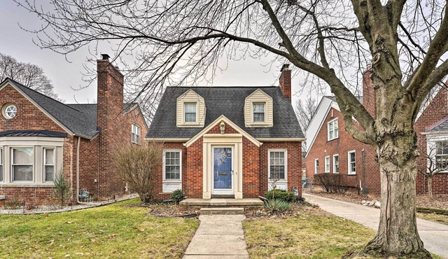 Dearborn Home w/Games & Furnished Patio