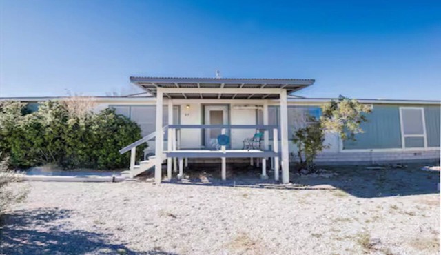 Death Valley Double Suite 3-bedroom house with WiFi, AC
