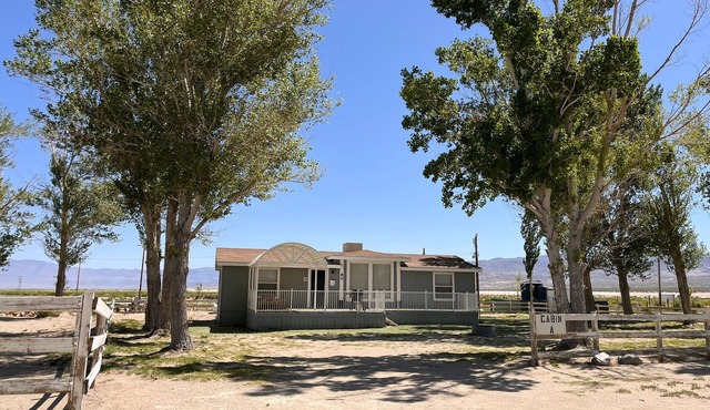 Death Valley Passageway Lakeside Cabin A at Lake Olancha