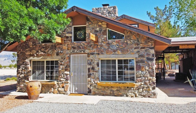 Death Valley Rustic Stone Cabin*Fireplace*Pool