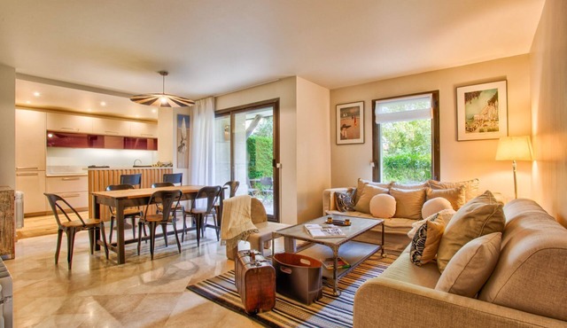 Deauville Lovely Flat with Private Garden