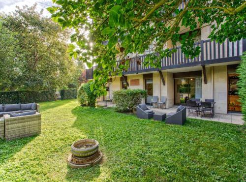 Deauville Lovely Flat with Private Garden