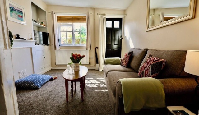 Deben Cottage – Dog-Friendly Stay in the Heart of Woodbridge