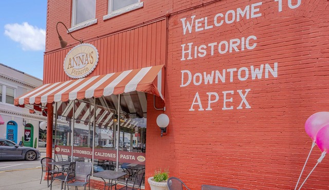 "Deborah" in Charming Downtown Historic Apex with King Bed -Side B