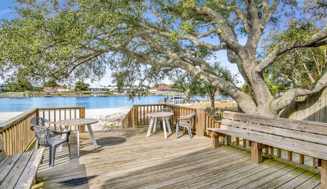 Dec 15-27 Enjoy Christmas @ the Beach*Pet Friendly*Waterfront*Backyard Sugar Sand Beach