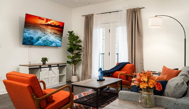 Decadent Haven Spacious 2BR 2BA King Beds WFH GYM