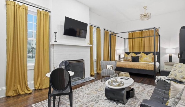 Decadent Studio at the Raven Pool OnSite Parking