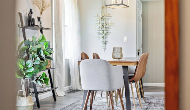 Decatur/Atlanta Area - Family and Dog Friendly Modern 3BR Home with Fenced Yard