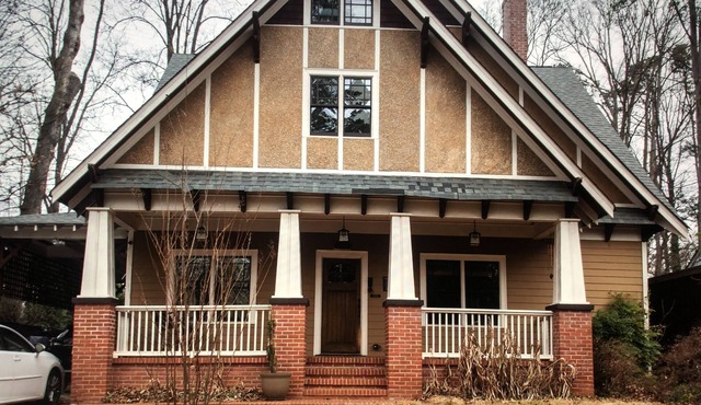 Decatur City House/Walk to the square.