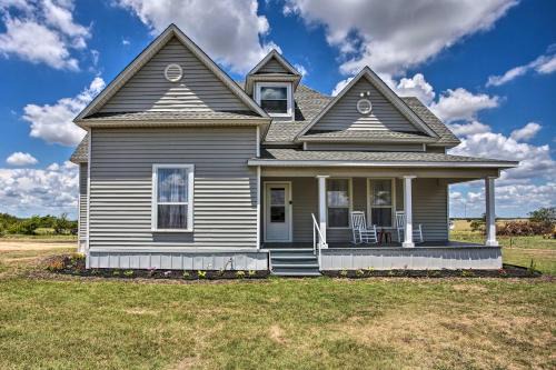 Decatur Farmhouse Getaway w/Deck & Backyard