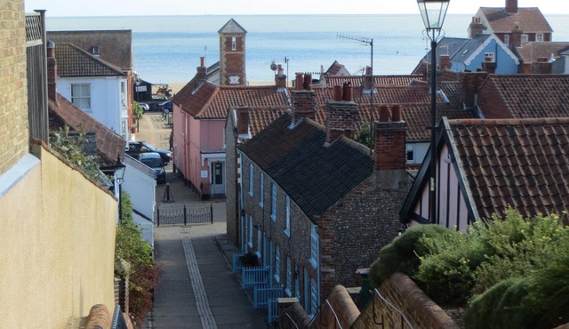 Deceptively spacious cottage close to beach in heart of Aldeburgh