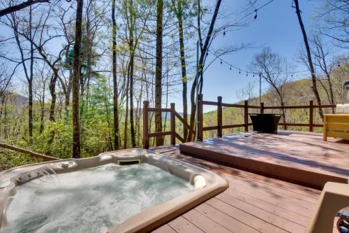 Deck and Fire Pit Mtn-View Cabin in Rabun Gap
