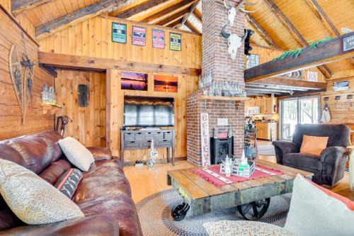 Deck and Fire Pit Secluded Cabin Near Lake Francis!