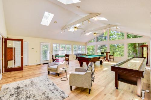 Deck and Game Room Mountaintop Hideaway in Tiger!
