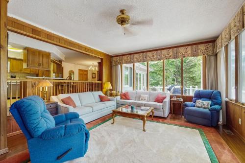 Deck and Private Dock! Waccamaw River Retreat