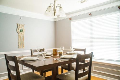 Deck, BBQ Grill, Backyard Fire Pit, Pool, Jacuzzi Tub, 65 inch TV