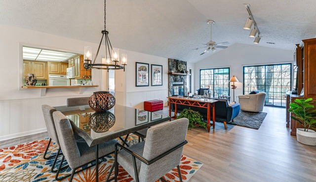 Deck & Community Perks: Sky Valley Home!