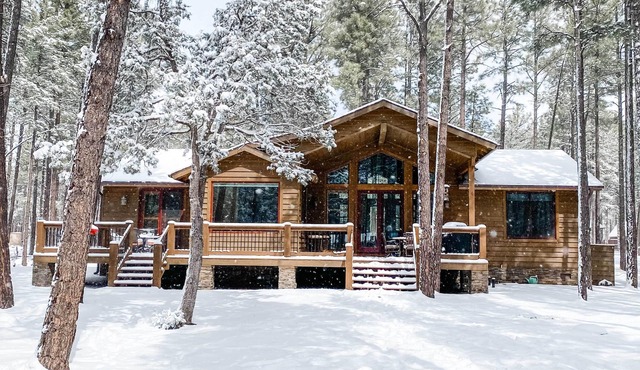 Deck + Fire Pit: Family-Friendly Lakeside Retreat
