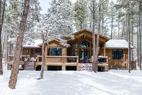 Deck + Fire Pit: Family-Friendly Lakeside Retreat