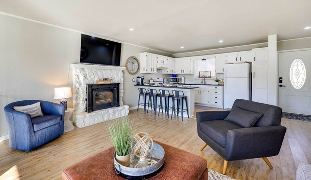 Deck, Fire Pit & Grill: Lakefront Oklahoma Abode