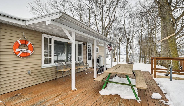 Deck & Fire Pit! Muskingum Fishing Cabin