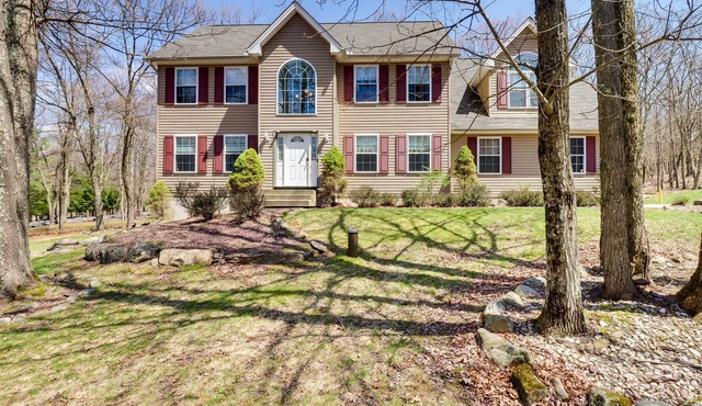 Deck, Game Room & Fire Pit: Poconos Retreat
