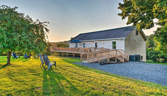 Deck & Game Room: Home in Pennsylvania Countryside