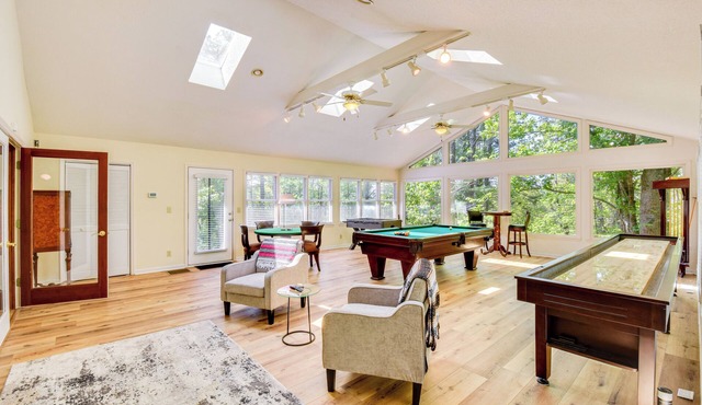 Deck & Game Room: Mountaintop Hideaway in Tiger!