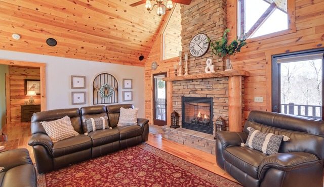 Deck, Gas Grill + Mtn Views: Sparta Cabin Stay!