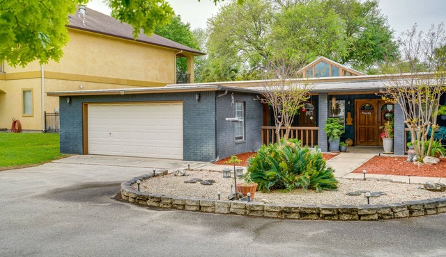 Deck & Gas Grill: Riverfront McQueeney Duplex