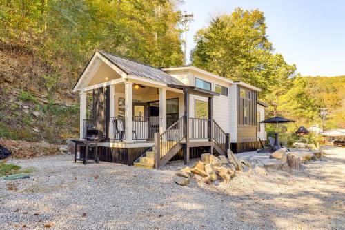 Deck, Grill and Fishing Pond Modern Cookeville Gem