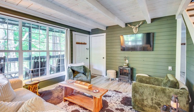 Deck & Grill: 'Cozy Cottage' in Talking Rock!