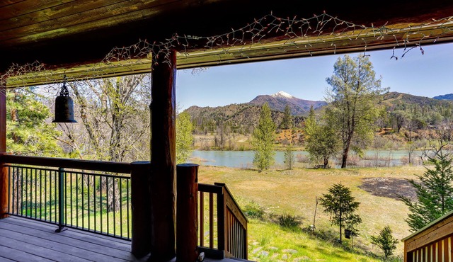 Deck, Grill & River Access: California Escape!