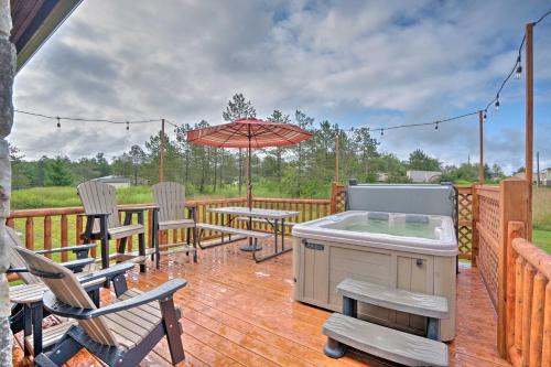 Deck, Hot Tub, Fire Pit Rustic Cabin in Benezette