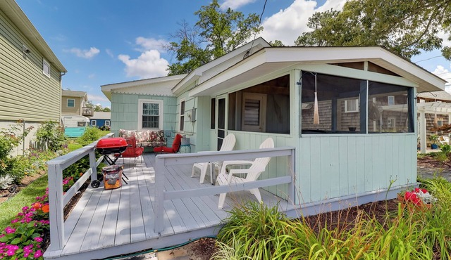 Deck & Indian River Bay Views: Coastal Cottage