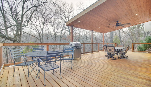 Deck + Kayaks: Grand Lake of the Cherokees Home