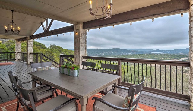 Deck & Lake Travis Views: Hill Country Hideaway!