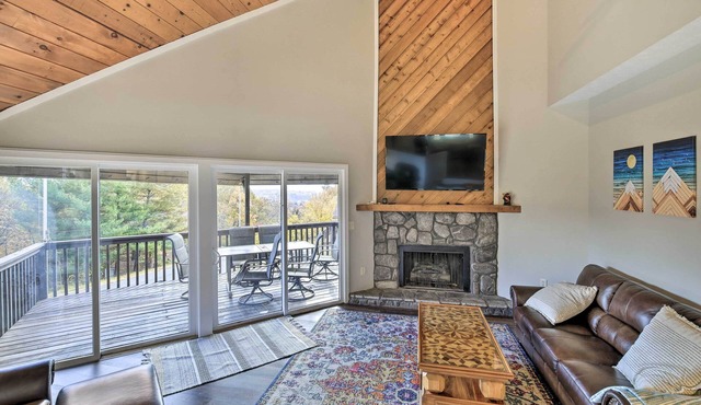 Deck & Mtn Views: 'Fain Chalet' in Kingsport