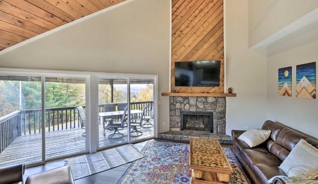 Deck & Mtn Views: 'Fain Chalet' in Kingsport
